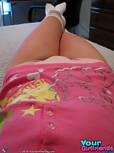 Hot teen GF whips out her camera to snap hot pussy self pics!